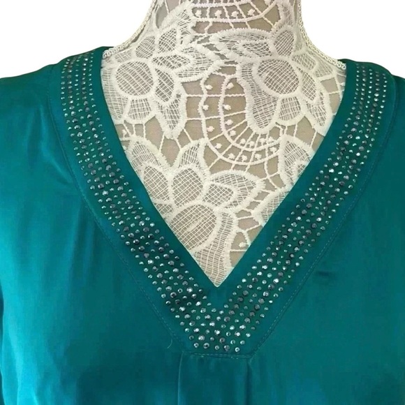 Emerald Green V-Neck Blouse With Rhinestones Size LP - Picture 3 of 8